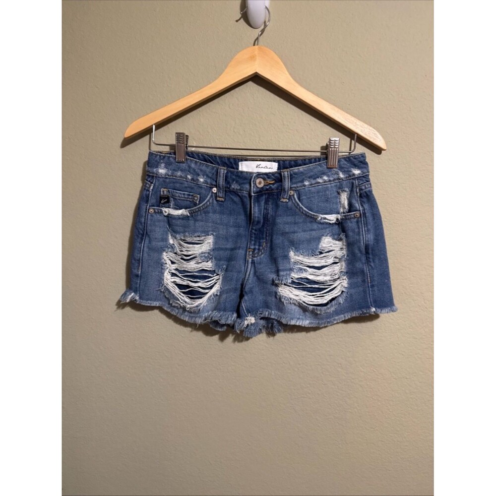 Kancan Estilo Denim Raw Hem Distressed Jean Shorts Size 3 (3/25) Medium Wash